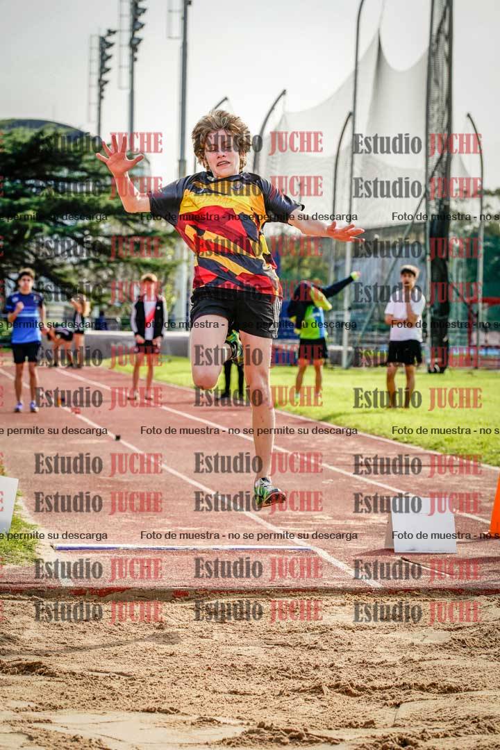 Fotos del salto en largo de varones