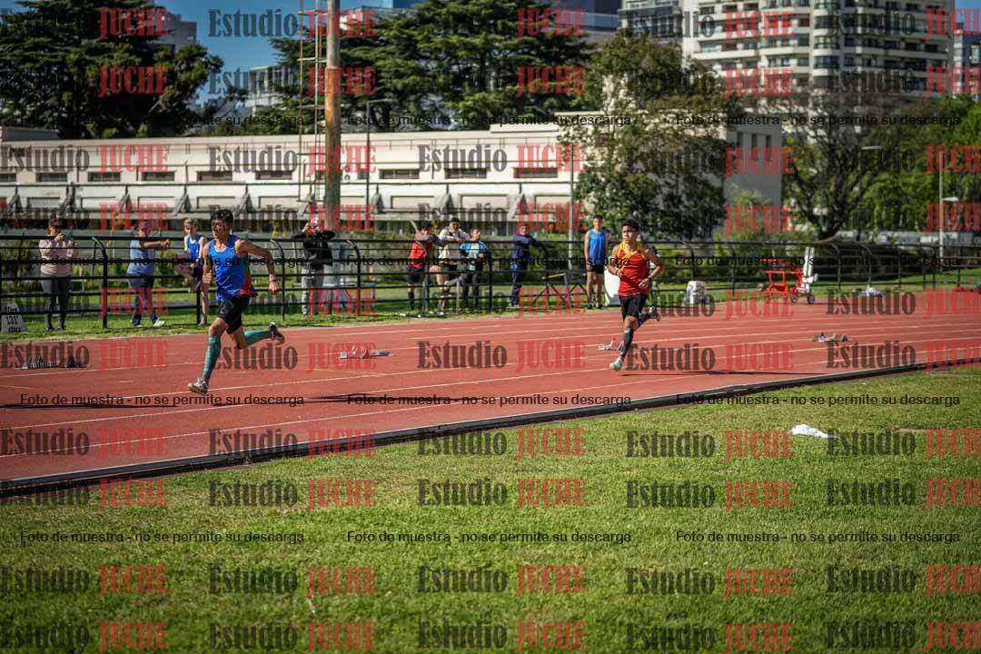 Fotos de los 295 m con vallas de varones