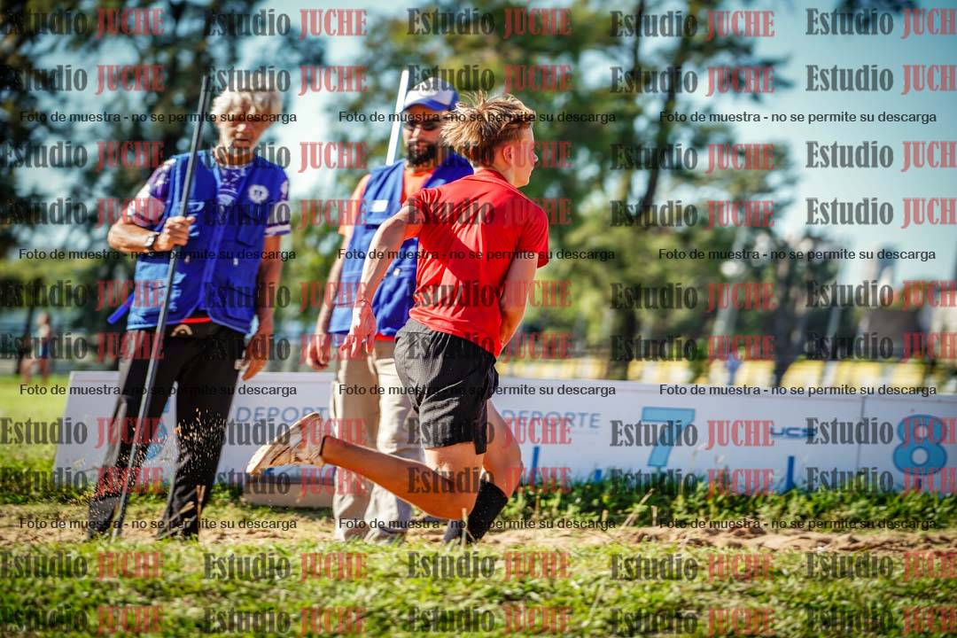 Fotos del salto en largo de varones - U16