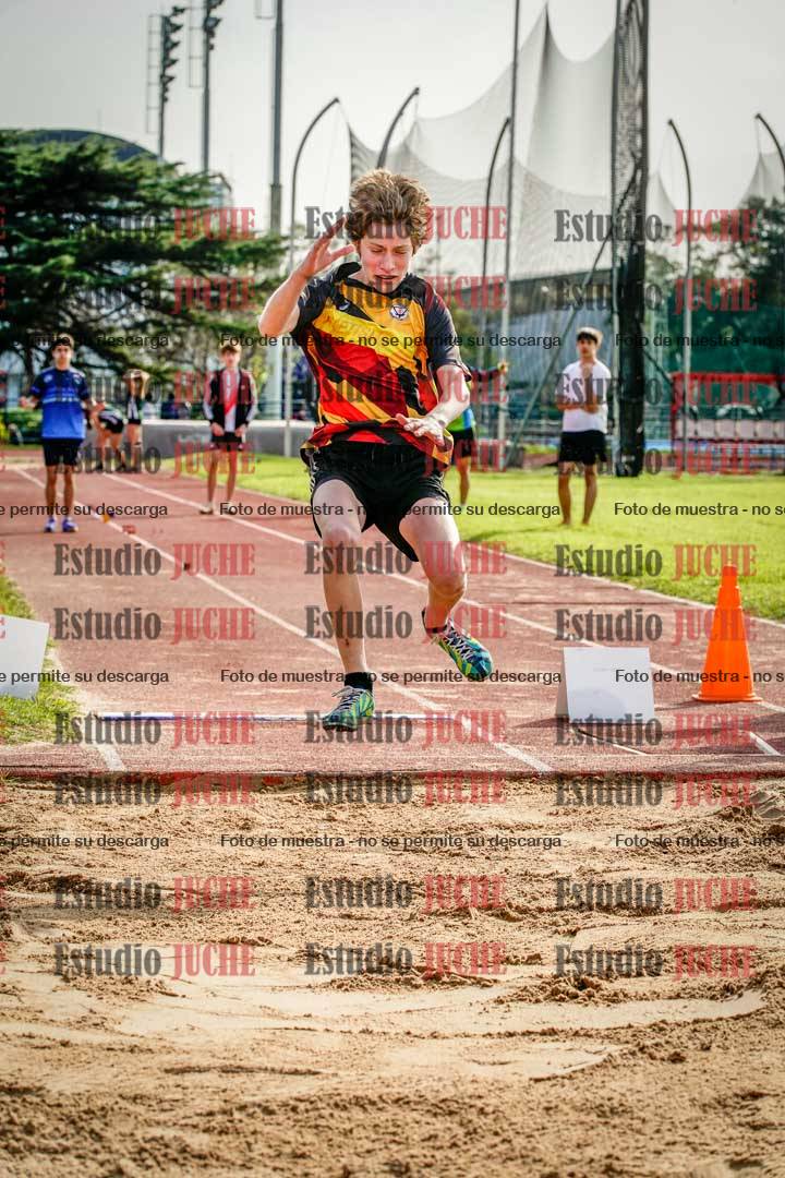 Fotos del salto en largo de varones
