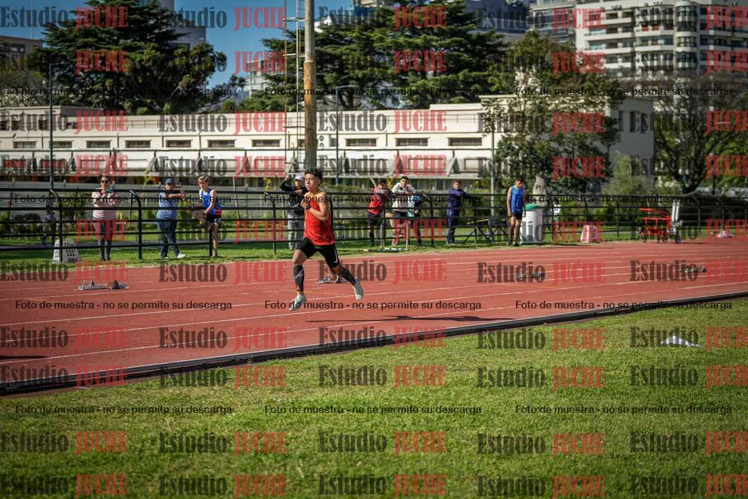 Fotos de los 295 m con vallas de varones