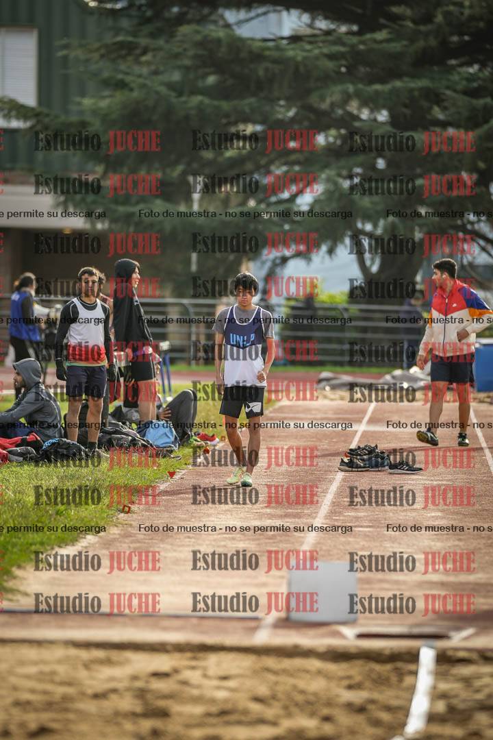 Fotos del salto en largo de varones - incluye U16