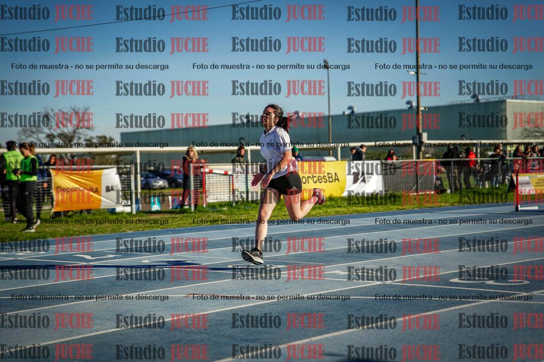 Fotos de los 100 m con vallas de mujeres - U17