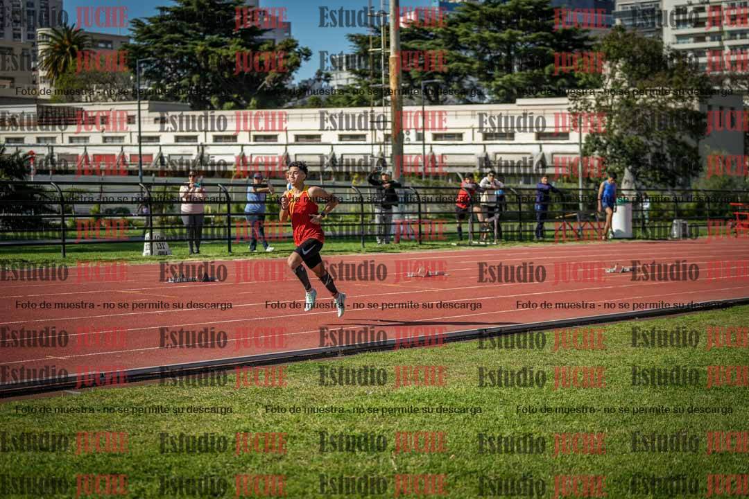 Fotos de los 295 m con vallas de varones