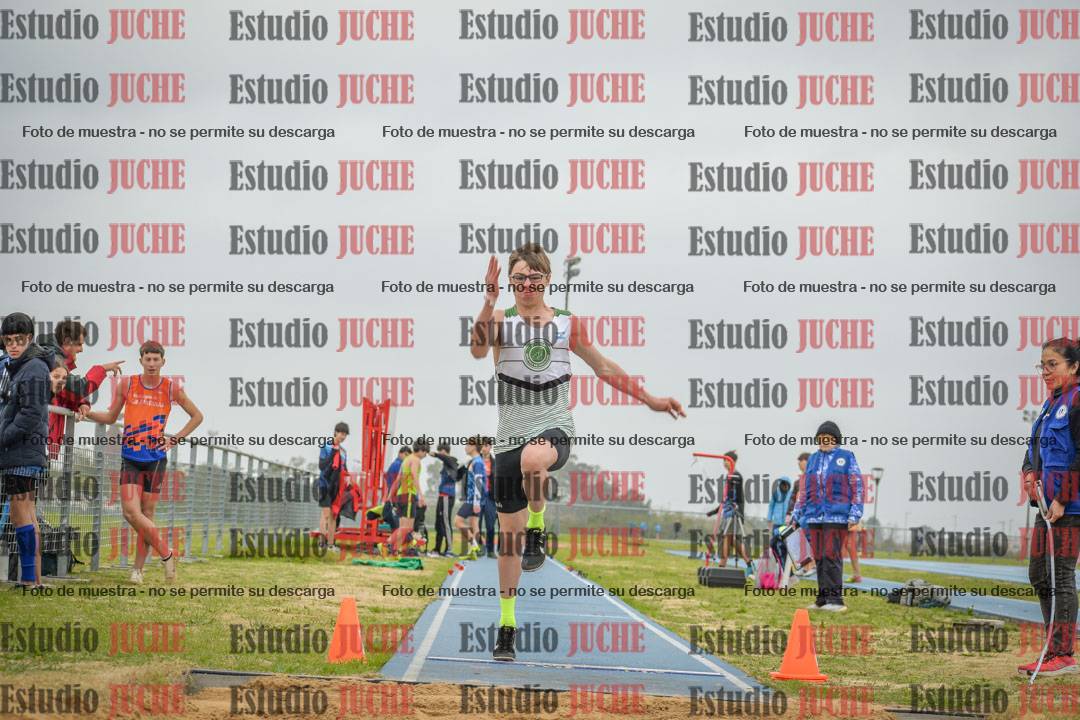 Fotos del salto en largo de varones - U18