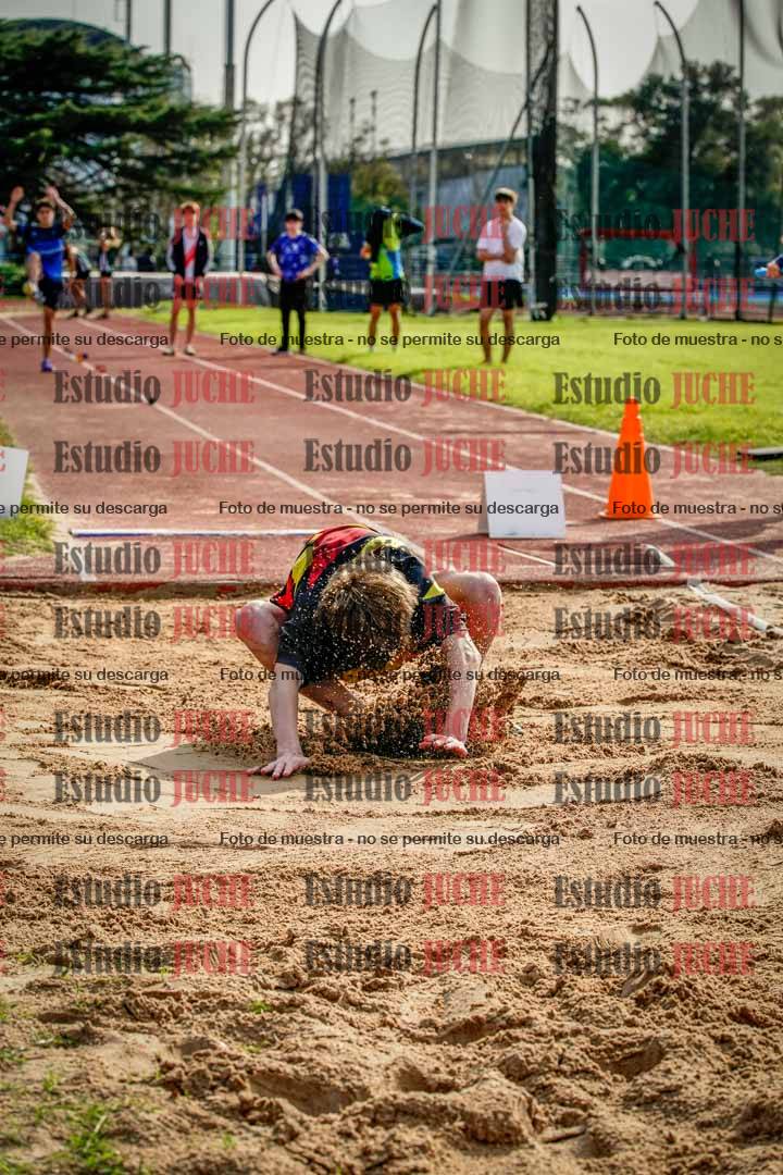 Fotos del salto en largo de varones