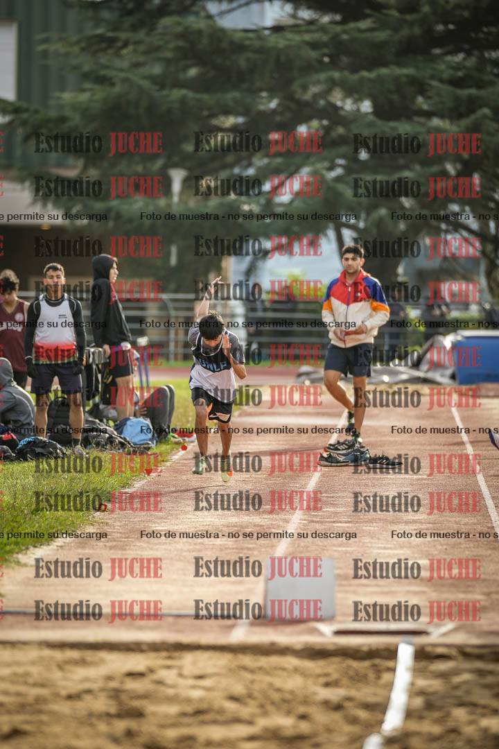 Fotos del salto en largo de varones - incluye U16