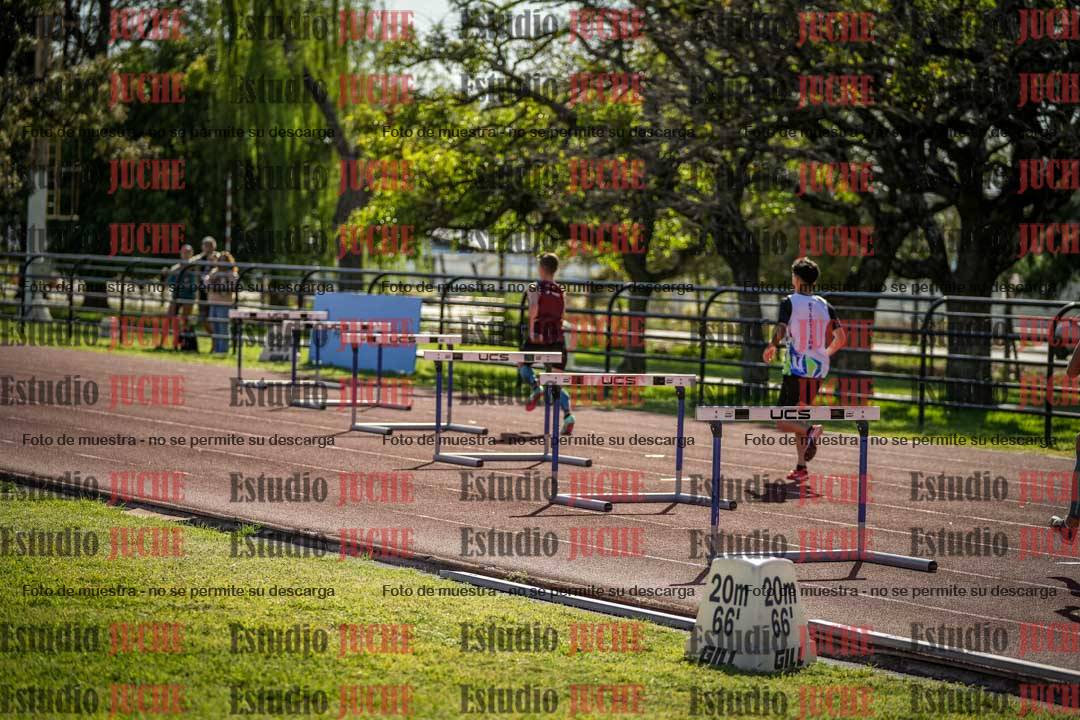 Fotos de los 295 m con vallas de varones