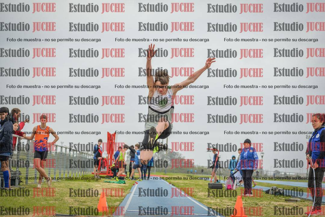Fotos del salto en largo de varones - U18