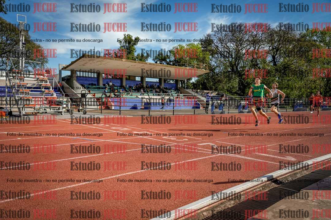 Fotos de los 295 m con vallas de varones