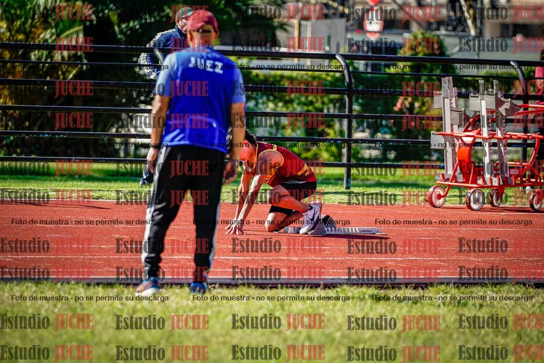 Fotos de los 295 m con vallas de varones