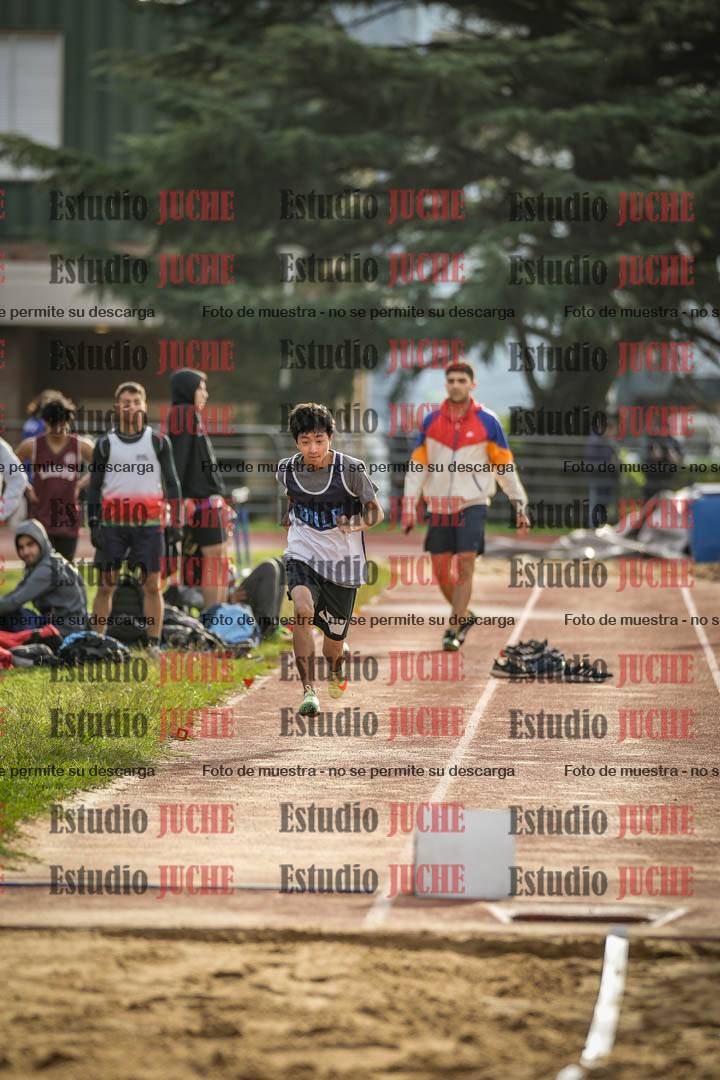 Fotos del salto en largo de varones - incluye U16