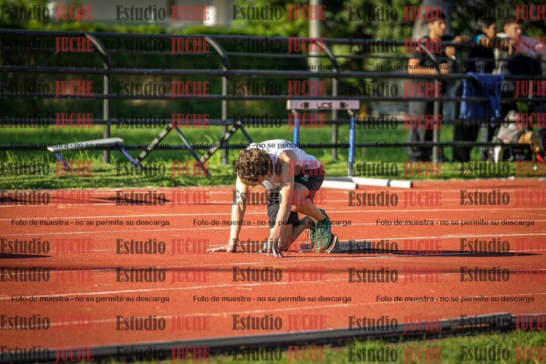 Fotos de los 295 m con vallas de varones