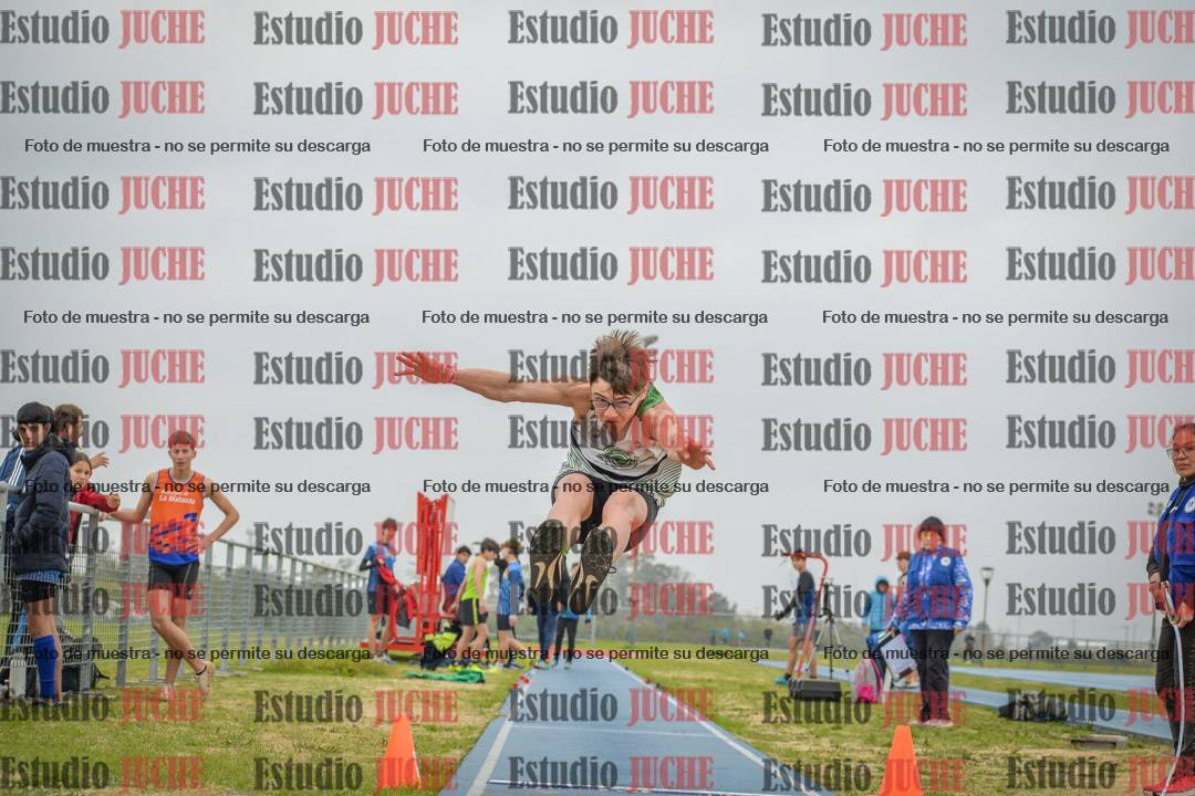 Fotos del salto en largo de varones - U18