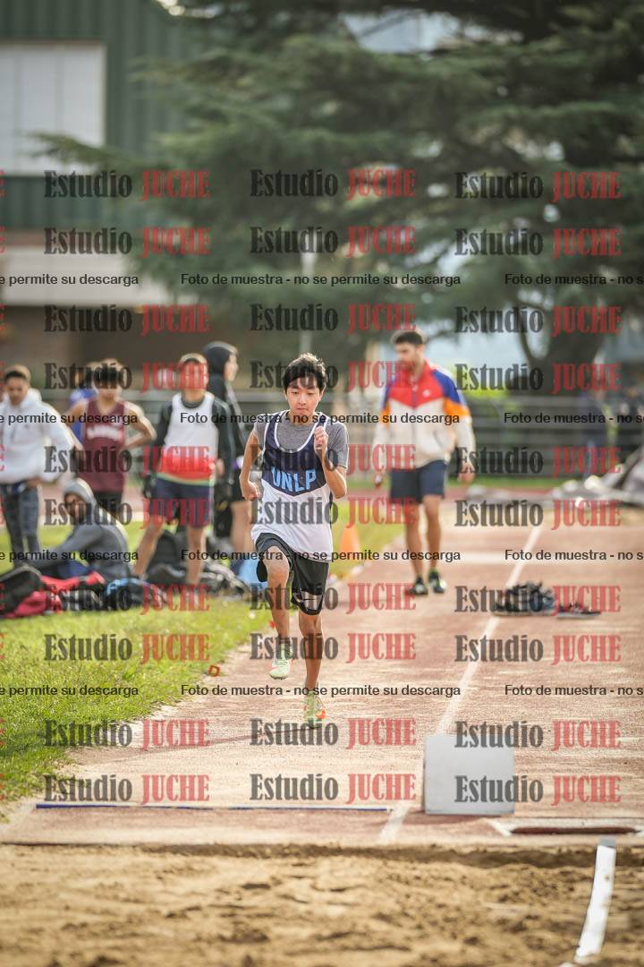 Fotos del salto en largo de varones - incluye U16