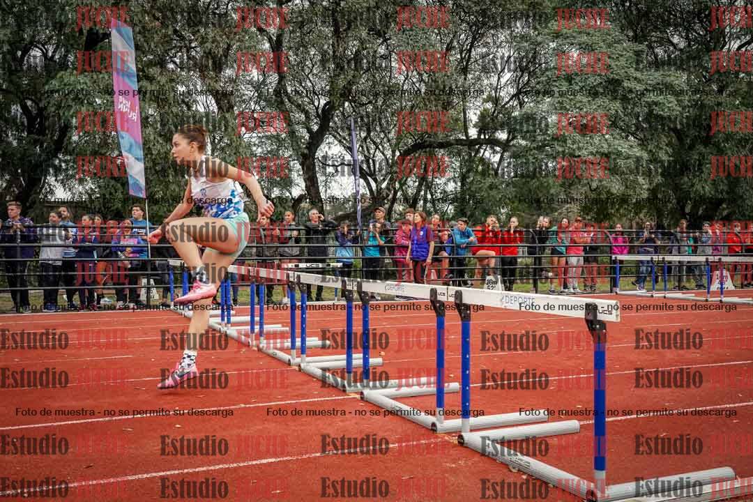 Fotos de los 100 m con vallas de mujeres