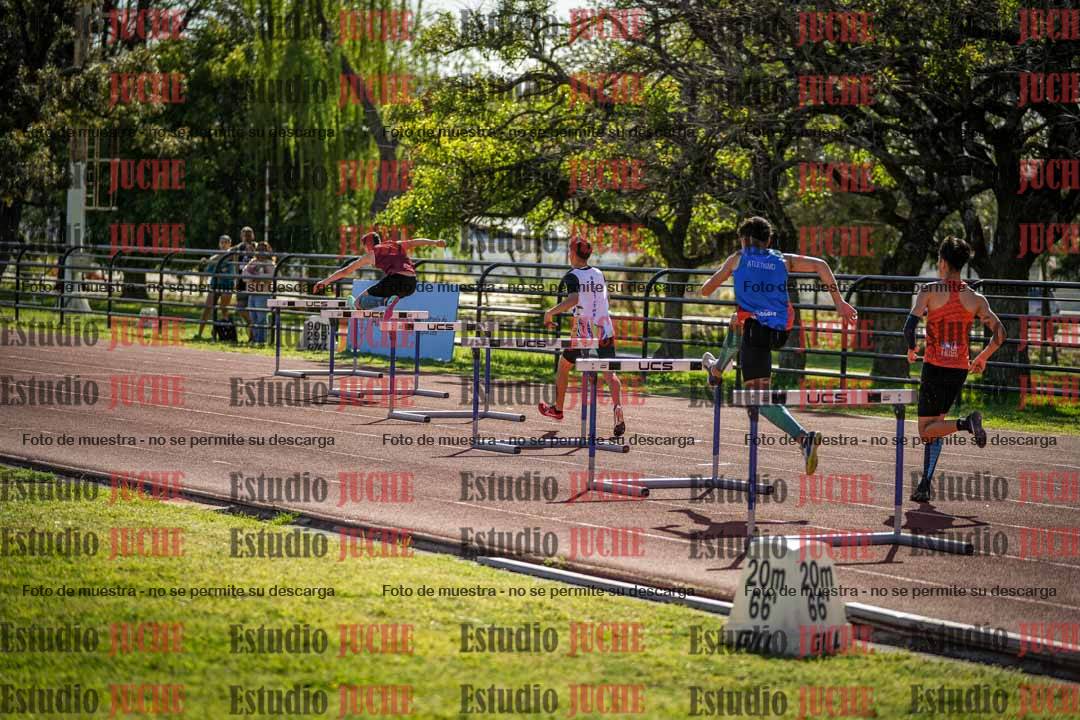 Fotos de los 295 m con vallas de varones