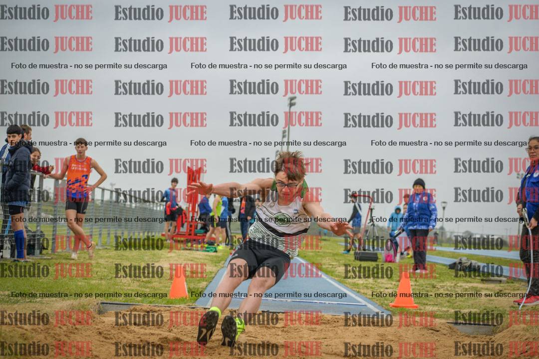 Fotos del salto en largo de varones - U18
