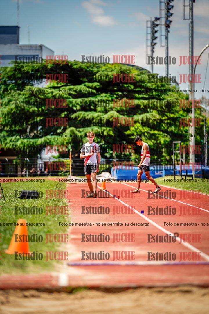 Fotos del salto en largo de varones