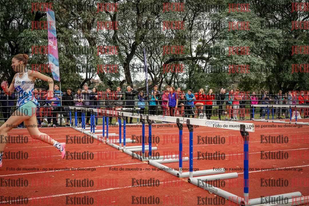 Fotos de los 100 m con vallas de mujeres