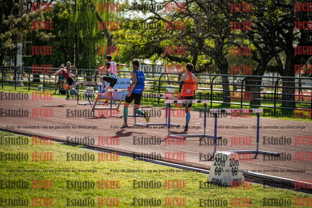 Fotos de los 295 m con vallas de varones