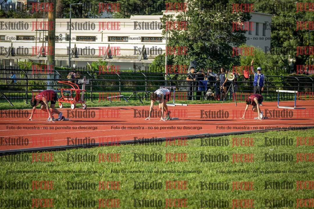 Fotos de los 295 m con vallas de varones