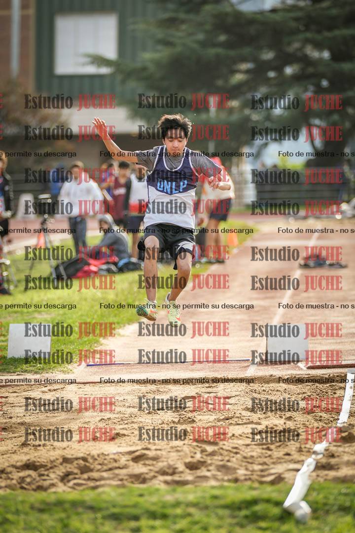 Fotos del salto en largo de varones - incluye U16