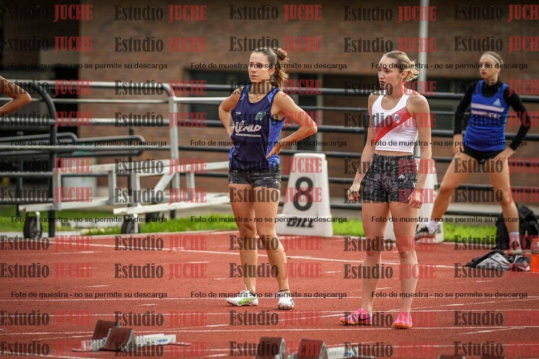 Fotos de los 100 m con vallas de mujeres