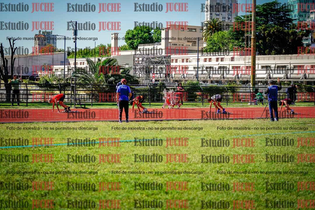 Fotos de los 295 m con vallas de varones