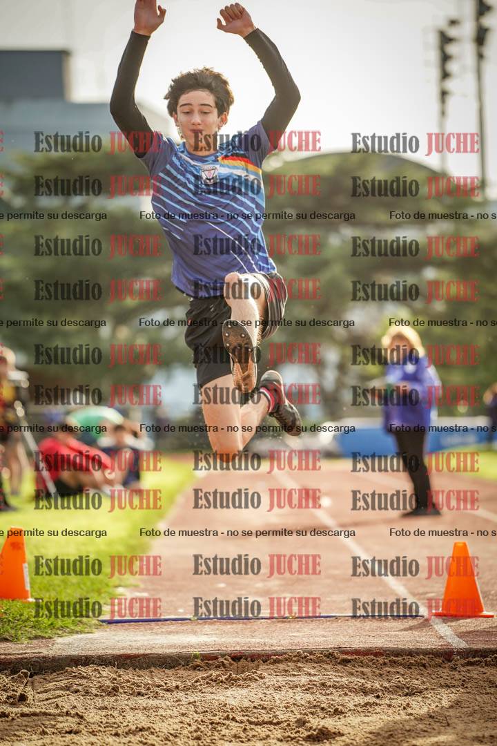 Fotos del salto en largo de varones