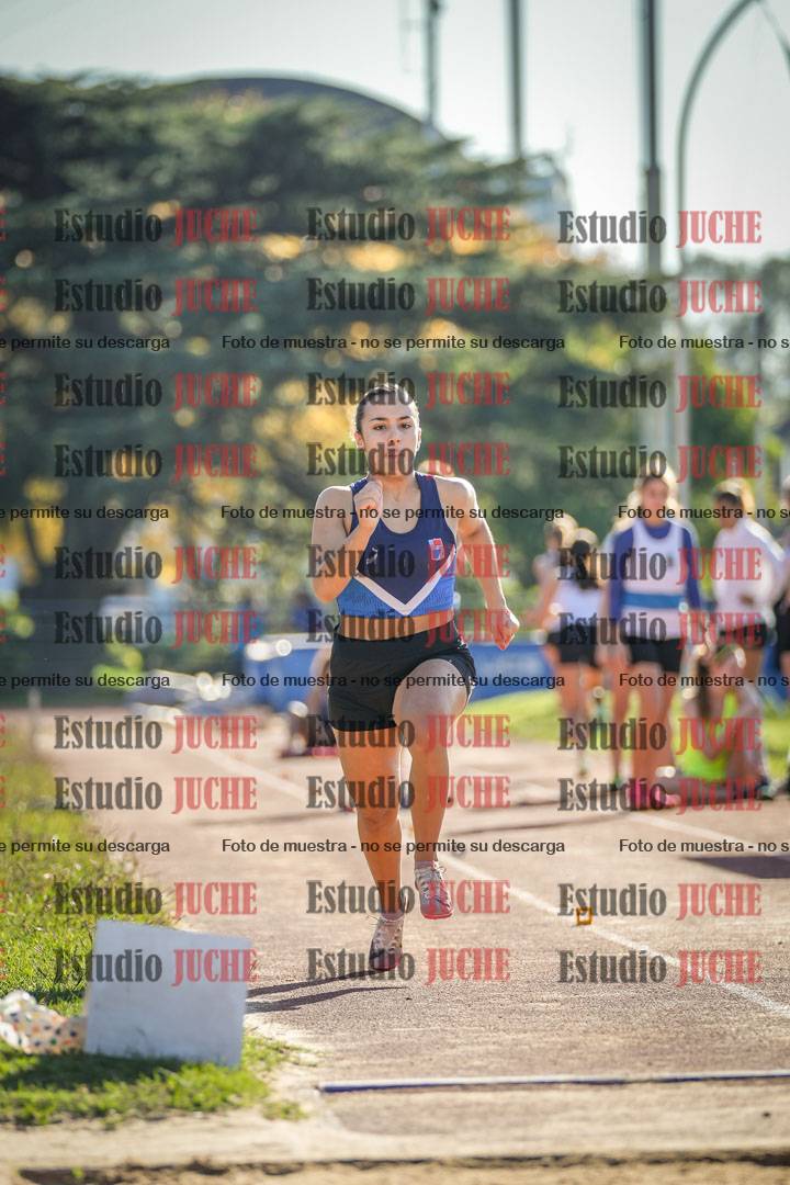 Fotos del salto en largo de mujeres - incluye U16