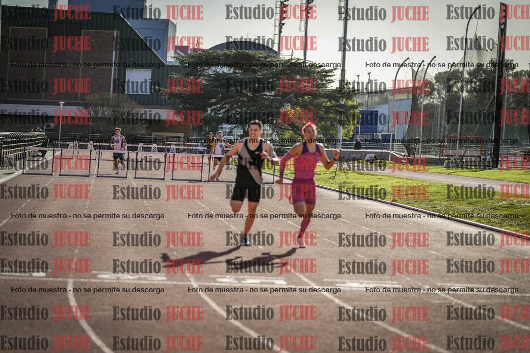 Fotos de los 400 m con vallas de varones