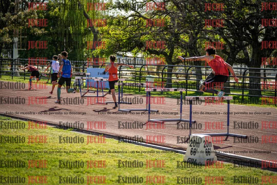 Fotos de los 295 m con vallas de varones
