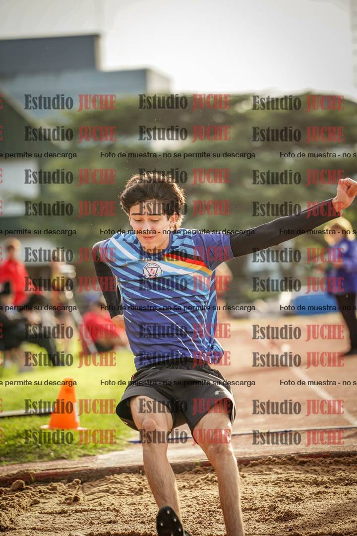 Fotos del salto en largo de varones