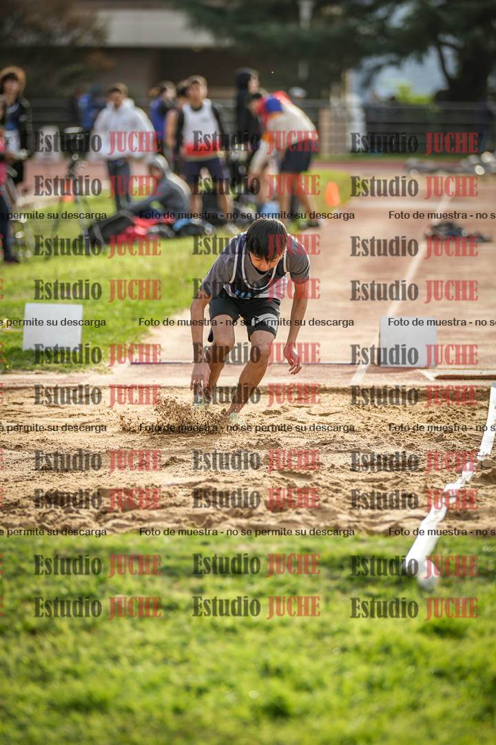 Fotos del salto en largo de varones - incluye U16