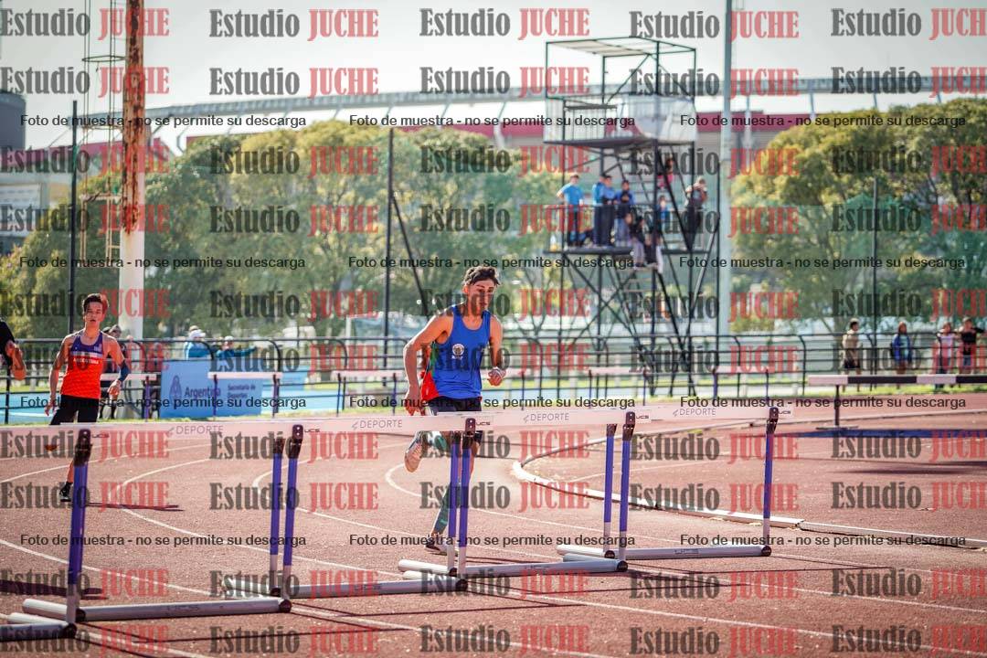 Fotos de los 295 m con vallas de varones