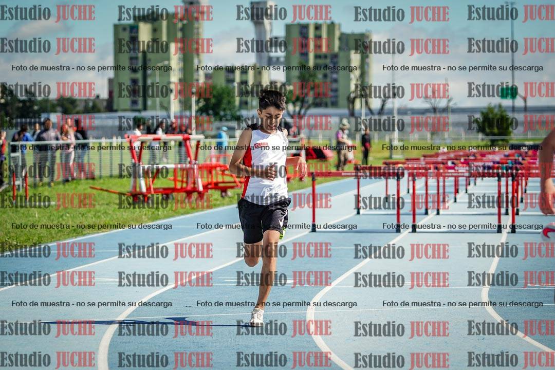 Fotos de los 80 m con vallas de varones