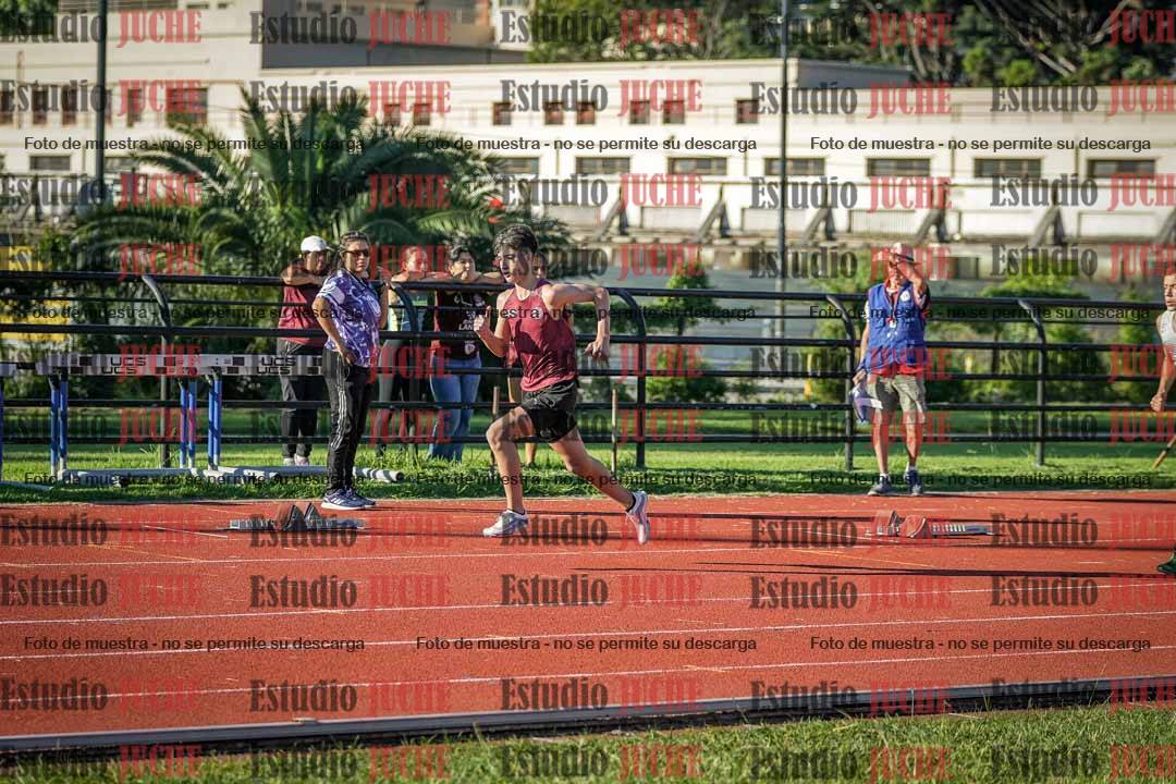 Fotos de los 295 m con vallas de varones