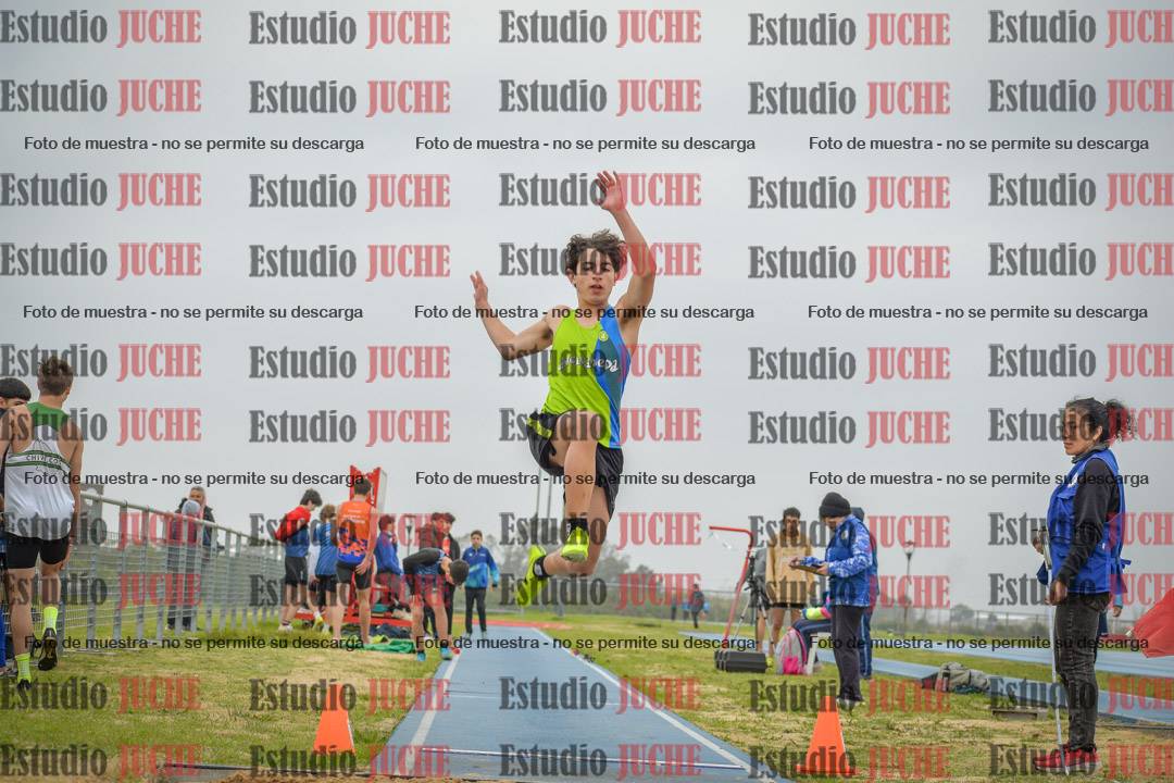 Fotos del salto en largo de varones - U18