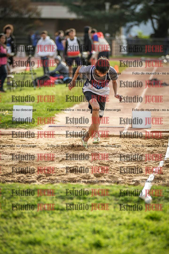 Fotos del salto en largo de varones - incluye U16