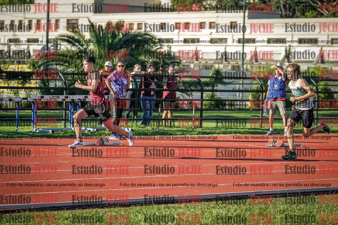 Fotos de los 295 m con vallas de varones