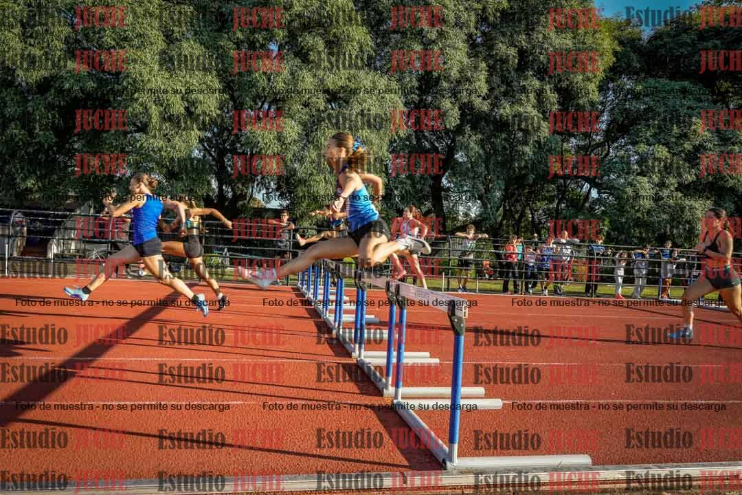 Fotos de los 100 m con vallas de mujeres