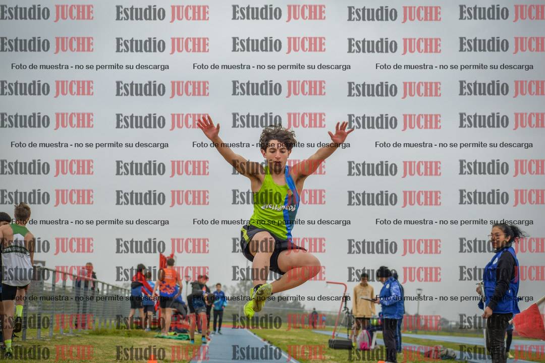 Fotos del salto en largo de varones - U18