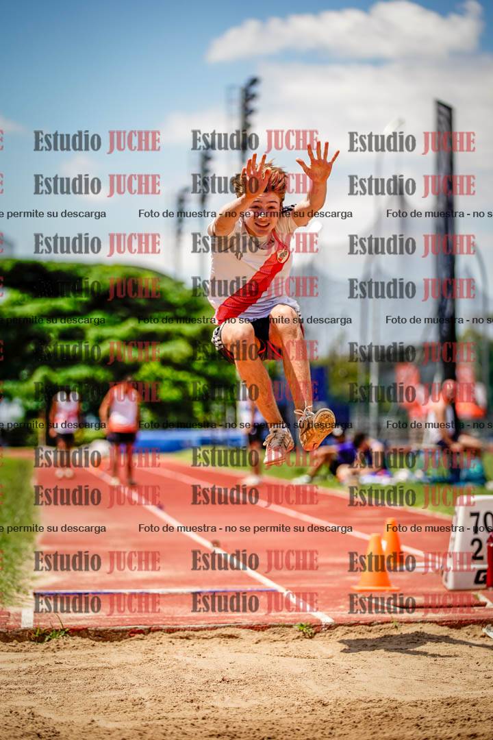 Fotos del salto en largo de varones