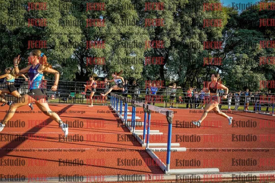 Fotos de los 100 m con vallas de mujeres