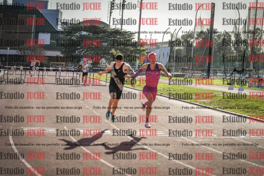 Fotos de los 400 m con vallas de varones