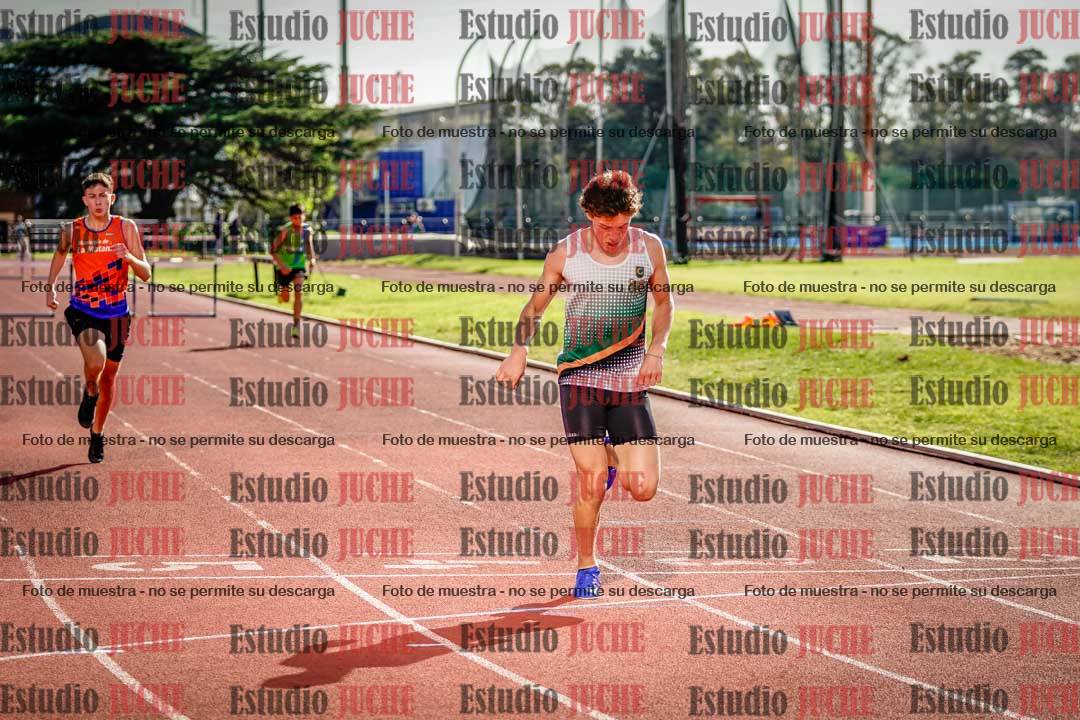 Fotos de los 295 m con vallas de varones