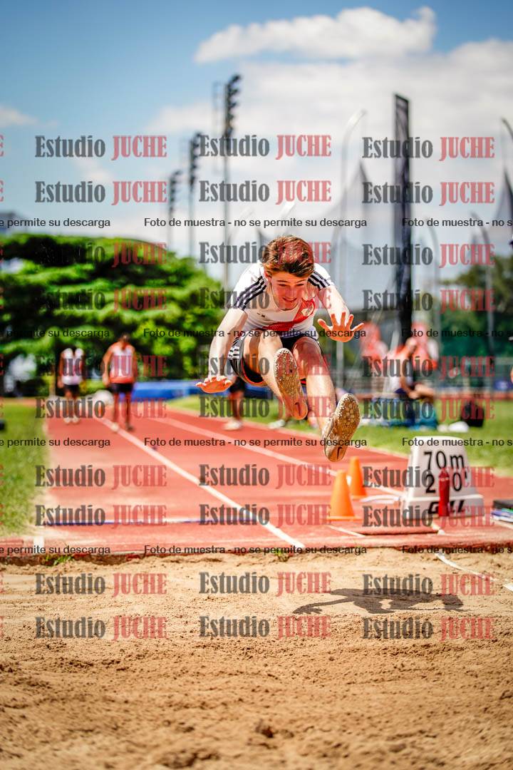 Fotos del salto en largo de varones
