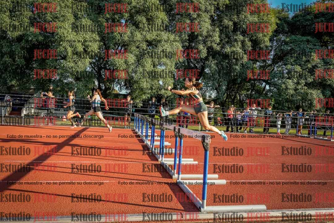 Fotos de los 100 m con vallas de mujeres