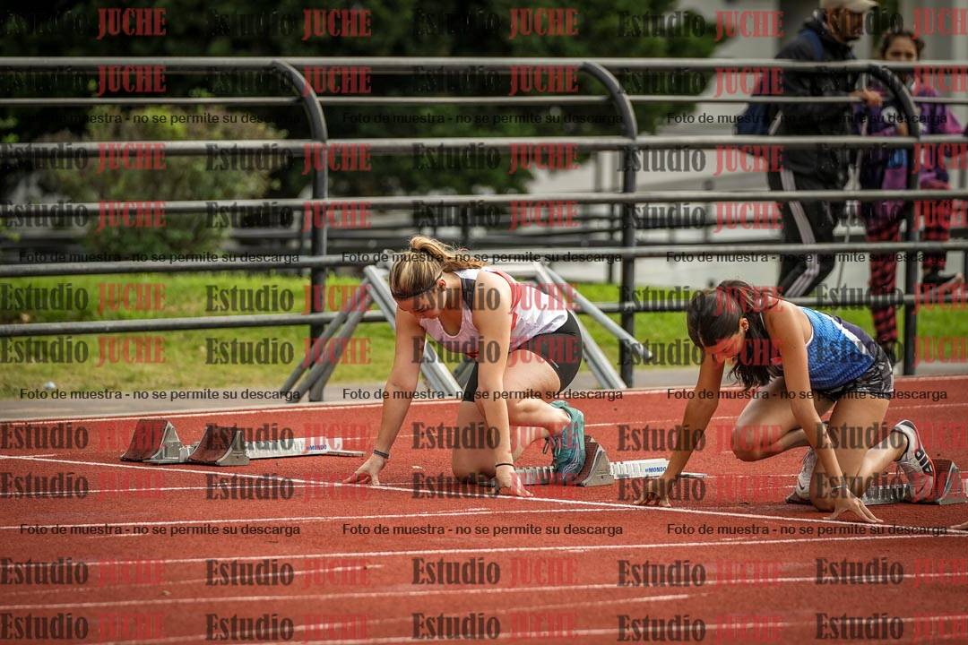 Fotos de los 100 m con vallas de mujeres